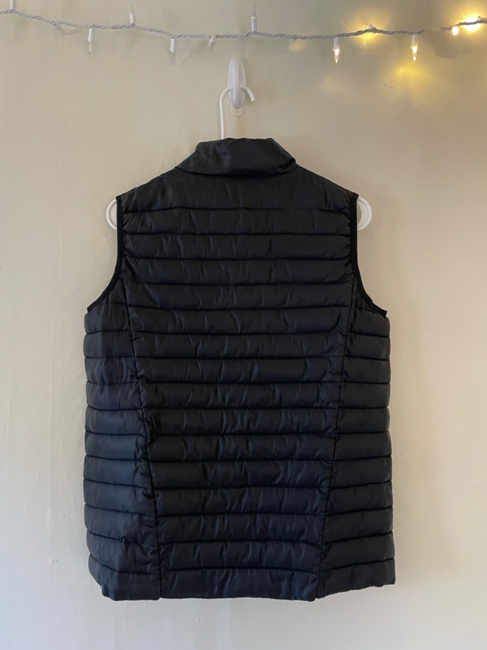 Fabletics Black Quilted Puffer Vest Gray White Chevron Active Yoga Comfy Light - Picture 4 of 16